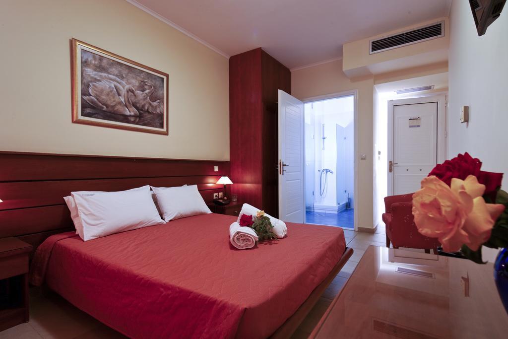 Hotel Cristina Maris Loutraki  Exterior photo