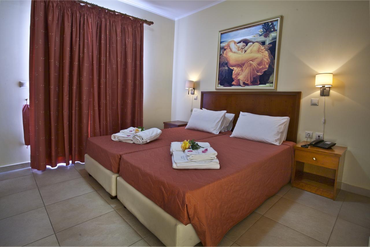 Hotel Cristina Maris Loutraki  Exterior photo